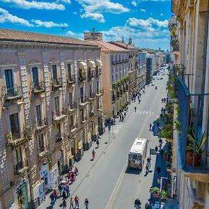 the-artist-home-catania-centro.catania-hotels.net/